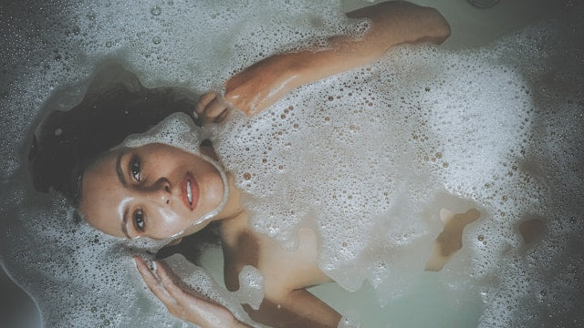 How to Hydrate Oily Skin without Causing Dermatitis Flare-ups